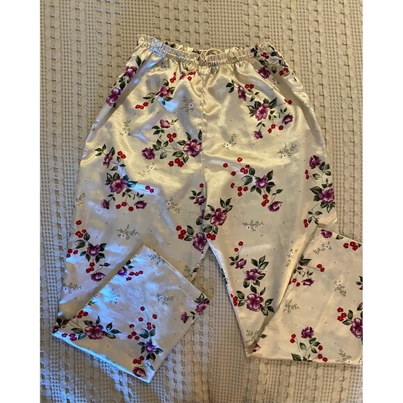 Secret Treasures Pajama Pants Size Medium Cream w/floral Silky Feel Comfortable - Picture 10 of 10